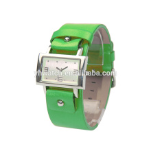 un colorido reloj de pulsera informal de negocios con correa de cuero para mujer